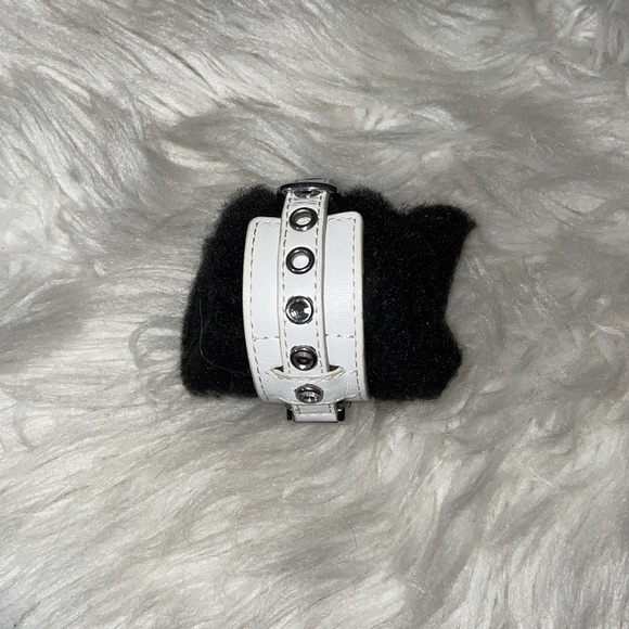 Guess Watch White Leather Watch Genuine Guess Watch Hard to Find⌚️🔻NEW BATTERY - Picture 8 of 12